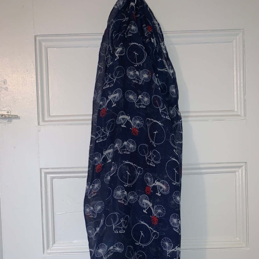 Vintage style scarf.